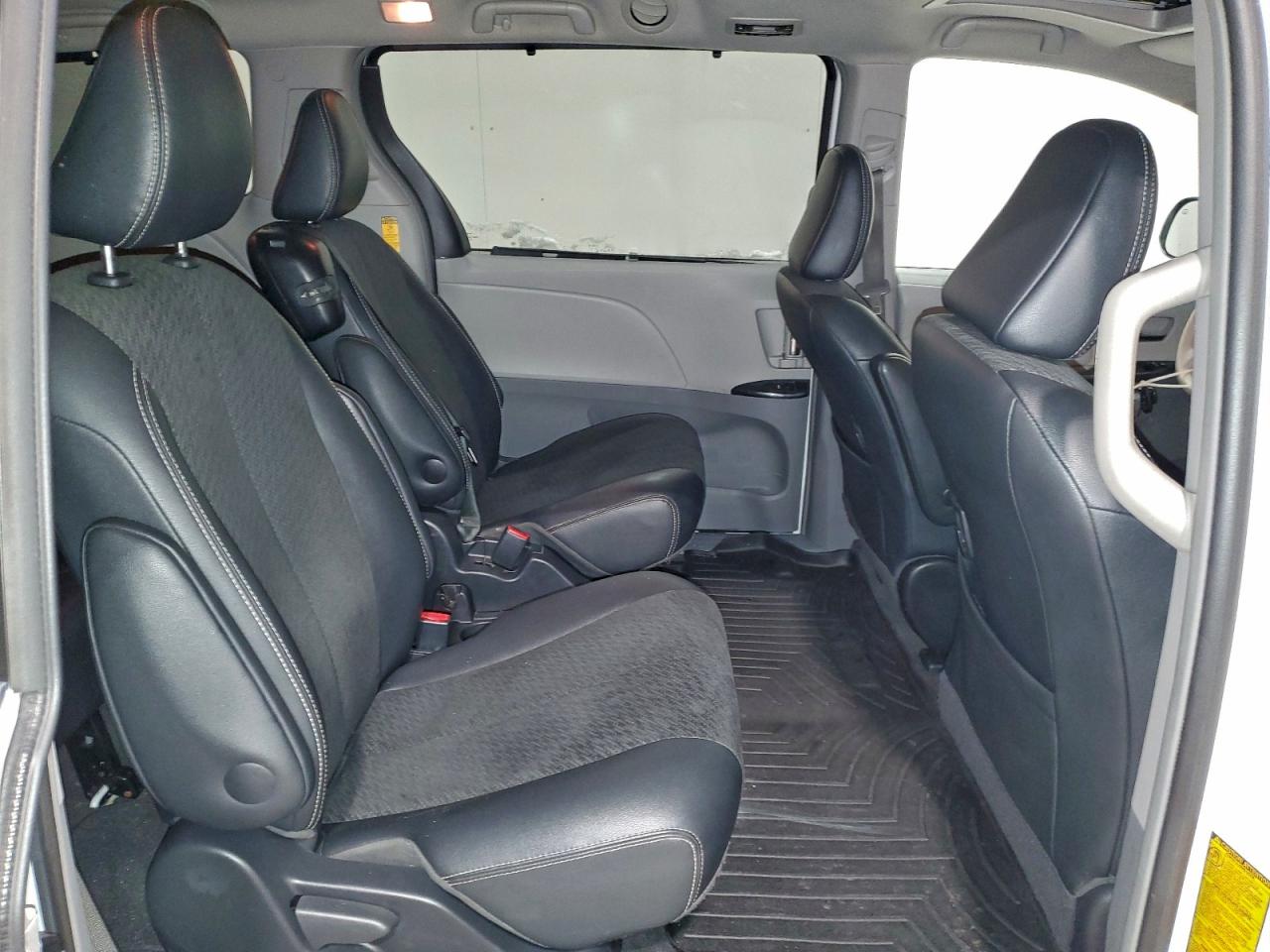 Toyota Sienna Sport Image 13