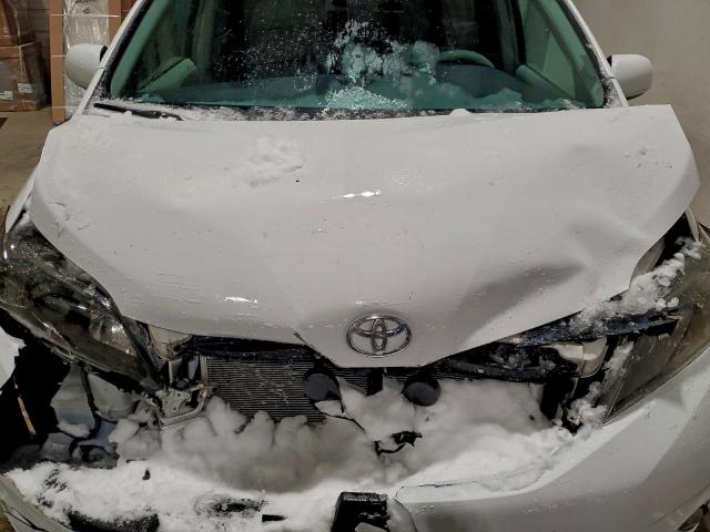 Toyota Sienna Sport Image 10