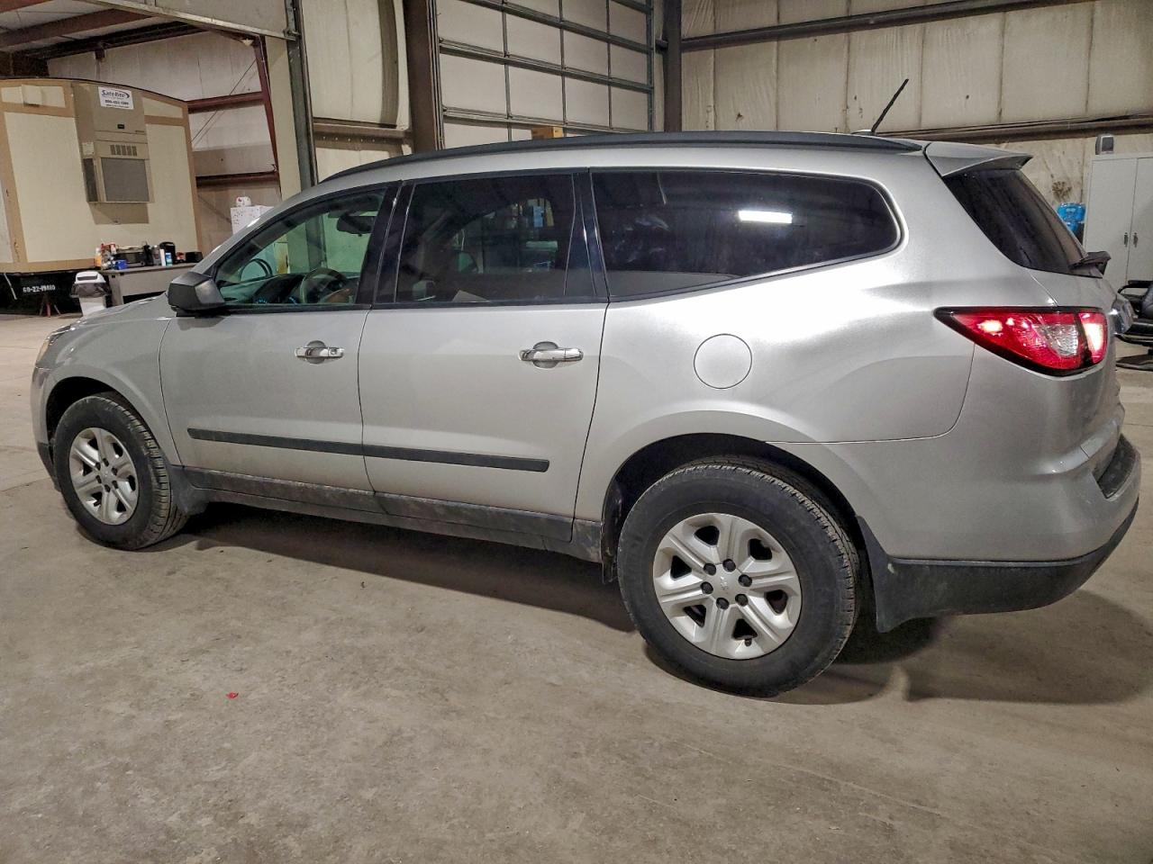 Chevrolet Traverse Ls Image 2