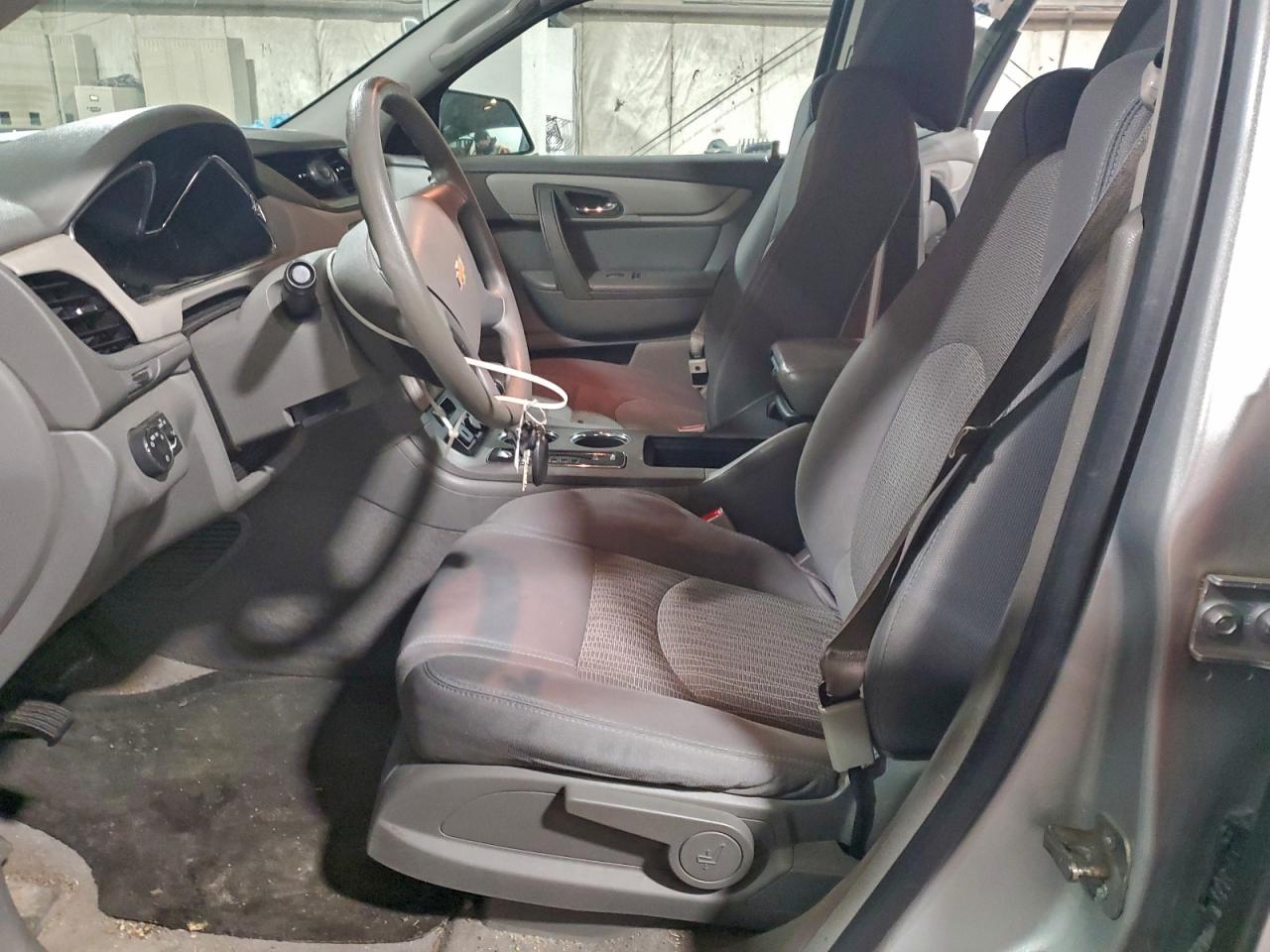 Chevrolet Traverse Ls Image 8