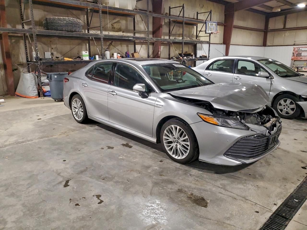 Toyota Camry Hybrid Image 8