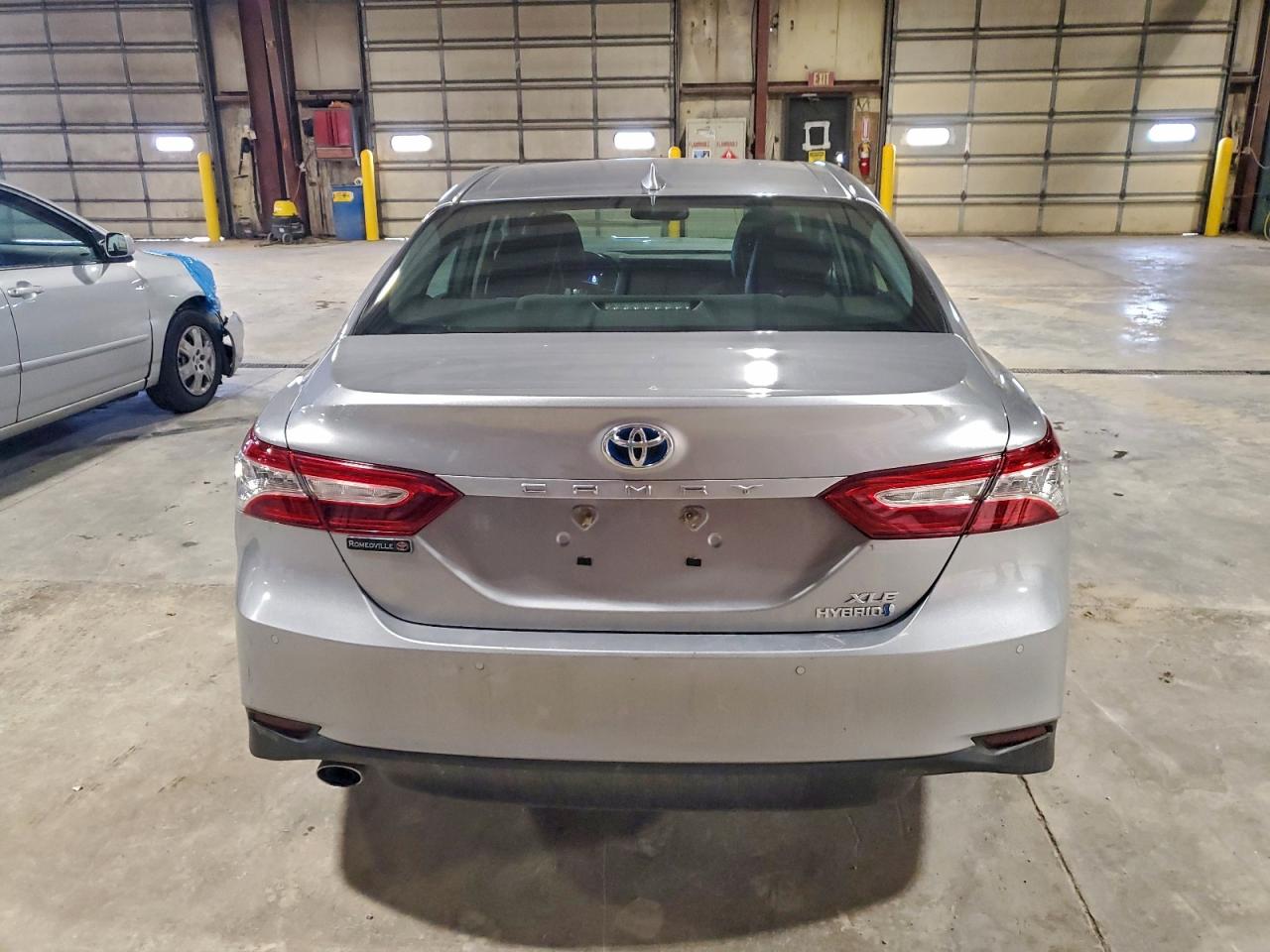 Toyota Camry Hybrid Image 12