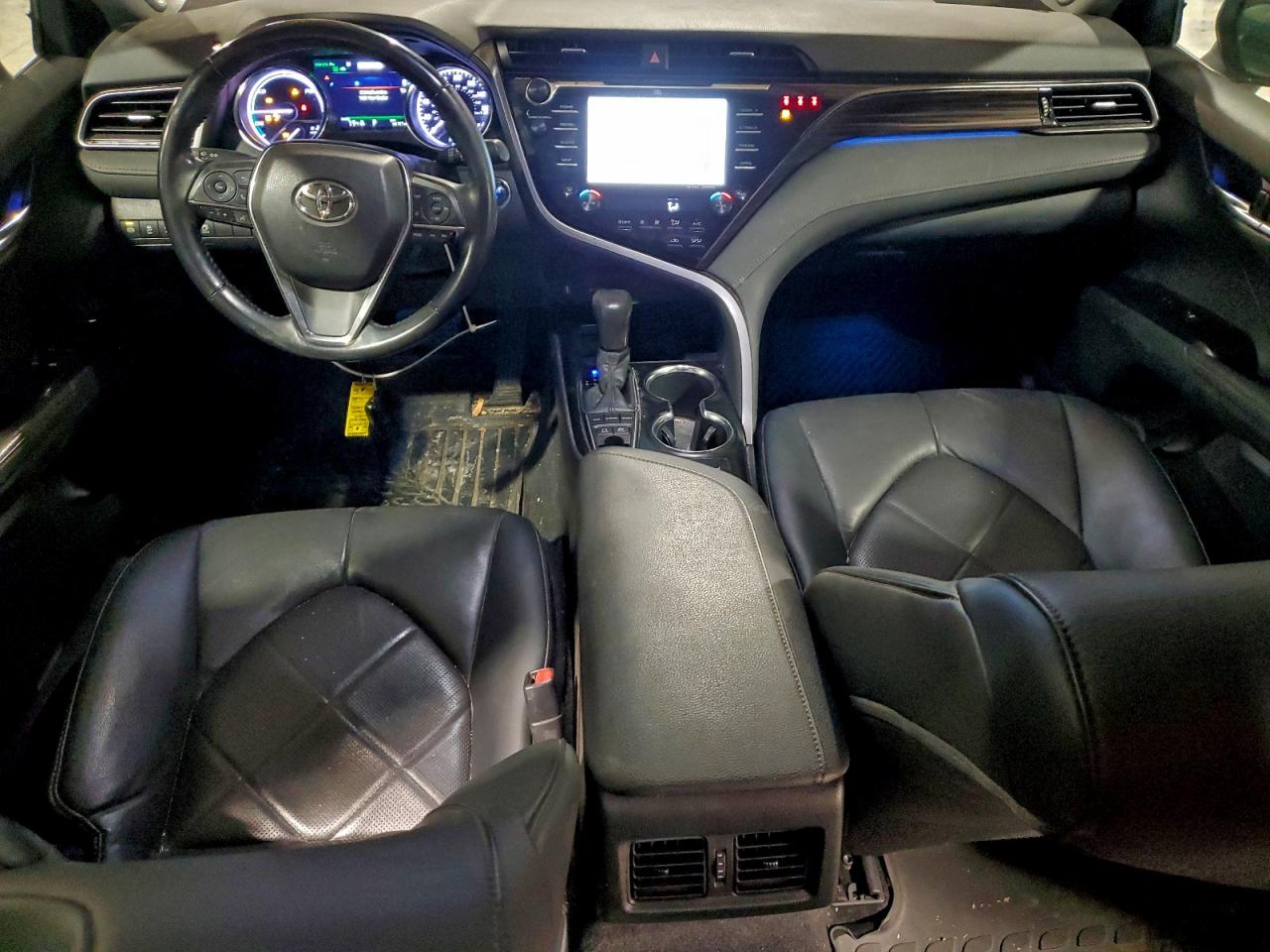 Toyota Camry Hybrid Image 2