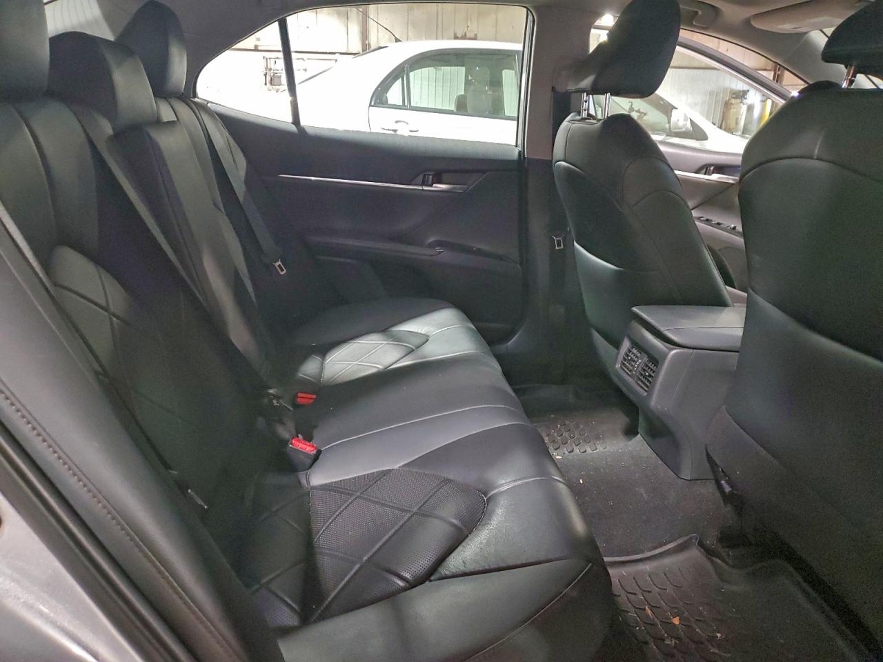 Toyota Camry Hybrid Image 3