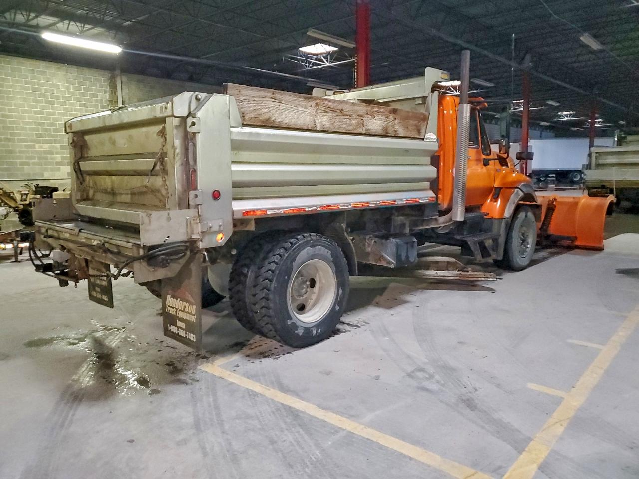 International 7000 7400 7400 Image 4