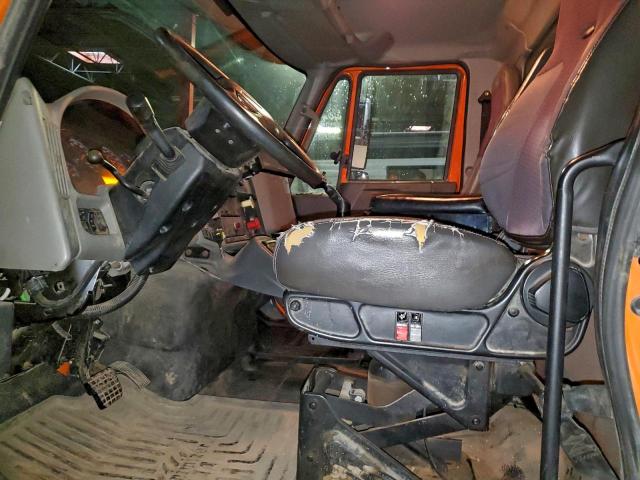 International 7000 7400 7400 Image 3