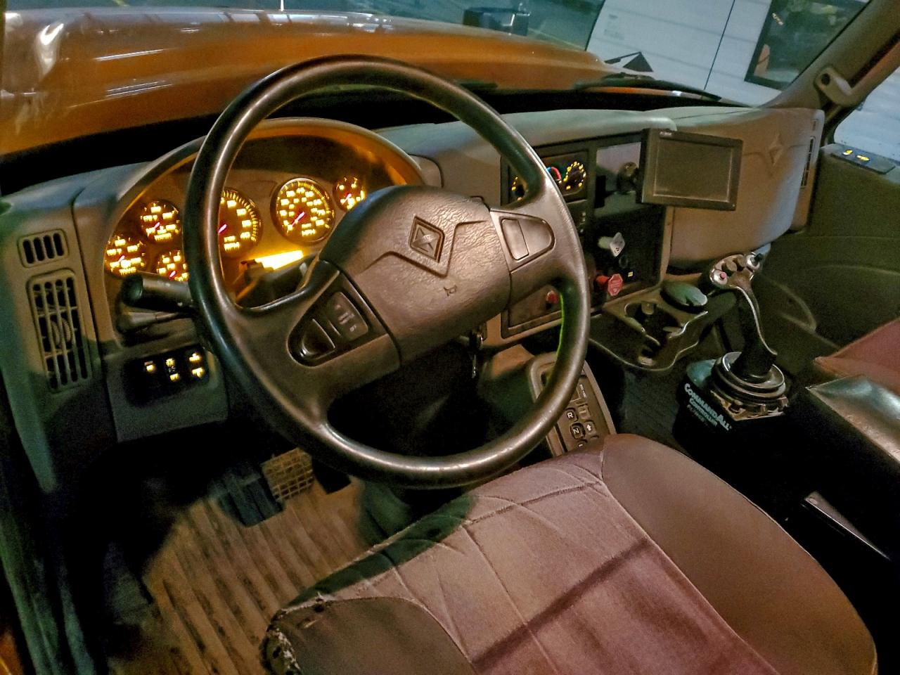 International 7000 7400 7400 Image 8