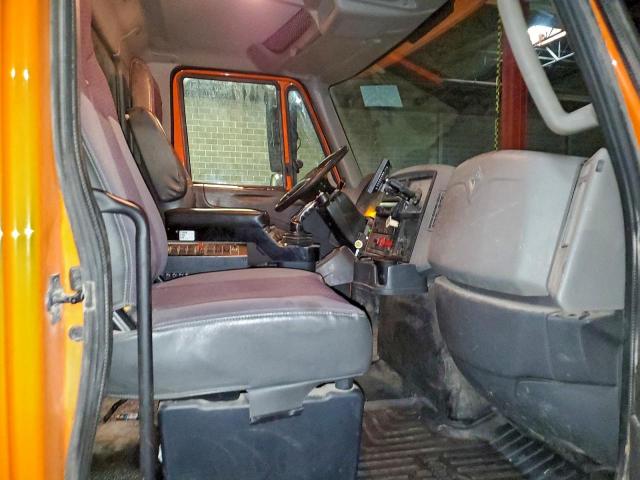 International 7000 7400 7400 Image 10