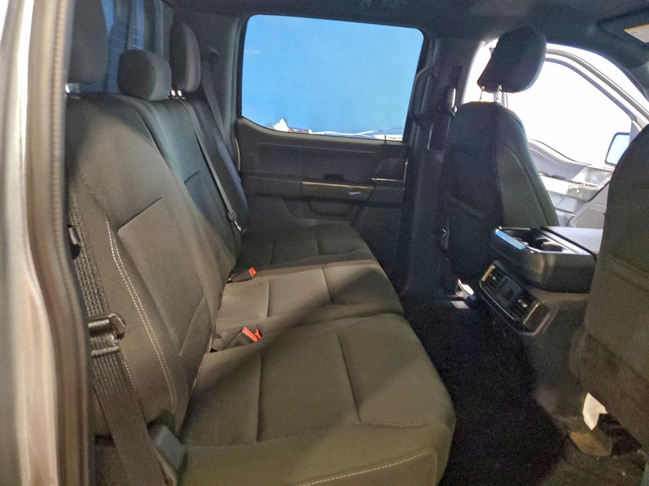 Ford F-150 Supercrew Image 6